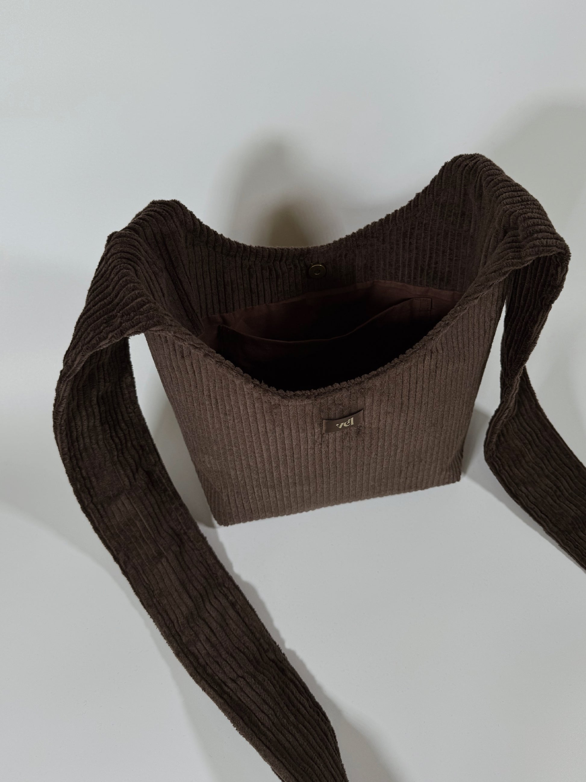 PIRMS-PASŪTĪJUMS. Velveta soma "vēlme" Espresso