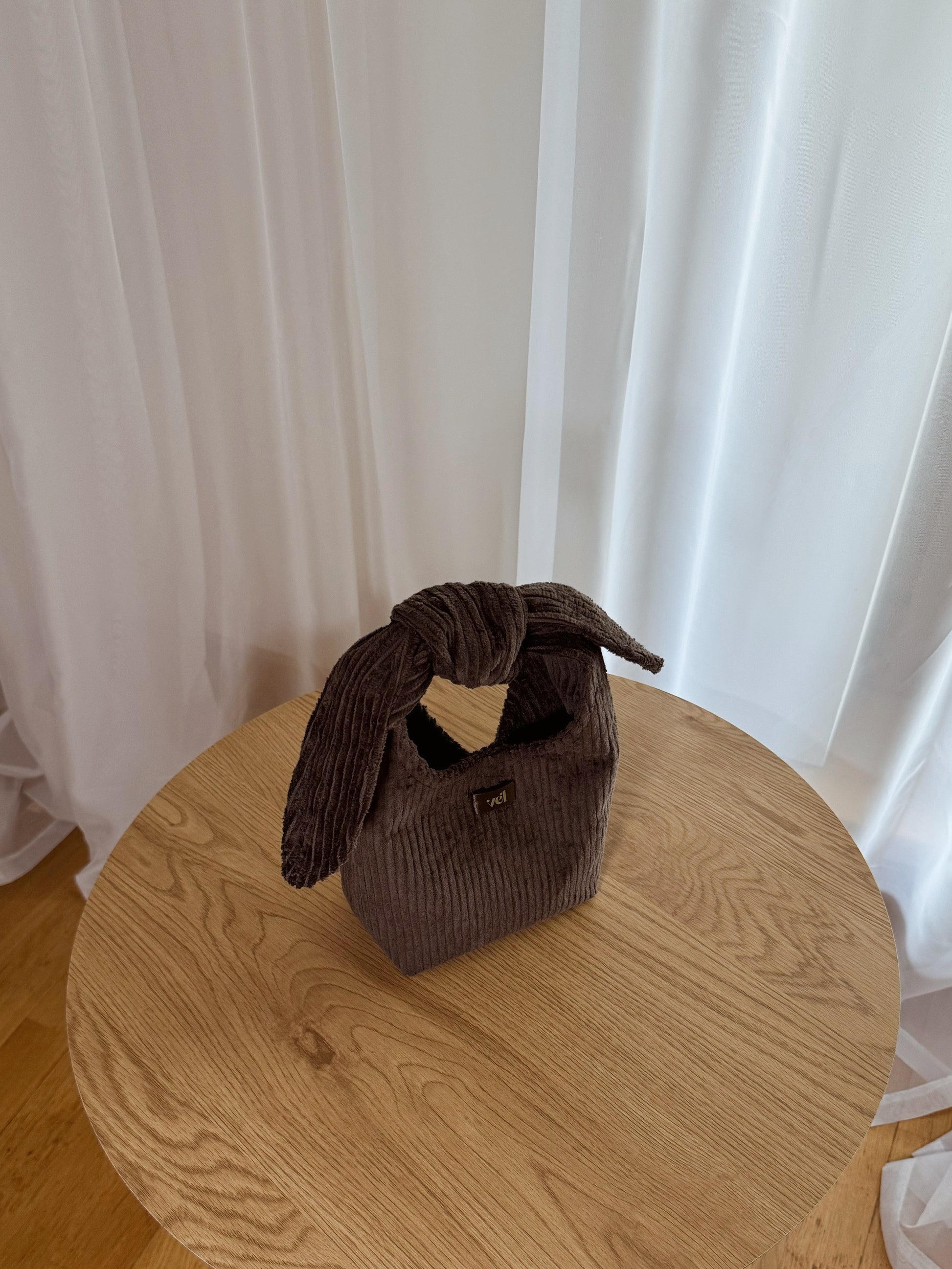 PIRMS-PASŪTĪJUMS. Velveta clutch "vēlme mini" Espresso