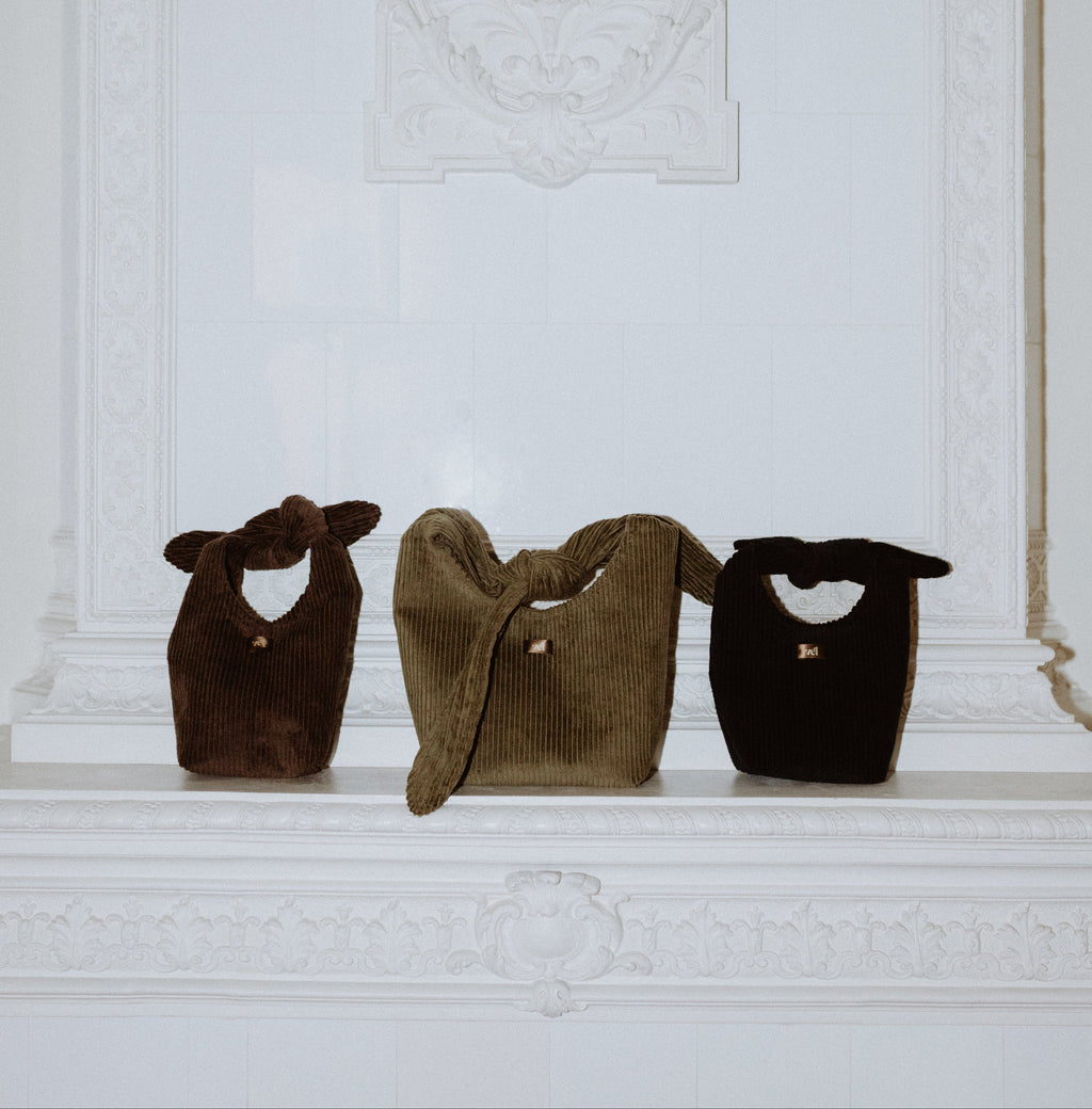 PIRMS-PASŪTĪJUMS. Velveta clutch "vēlme mini" Espresso