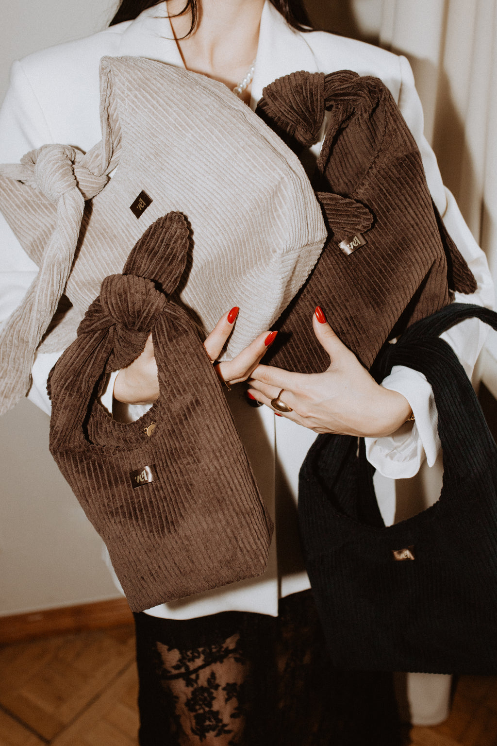 PIRMS-PASŪTĪJUMS. Velveta clutch "vēlme mini" Espresso